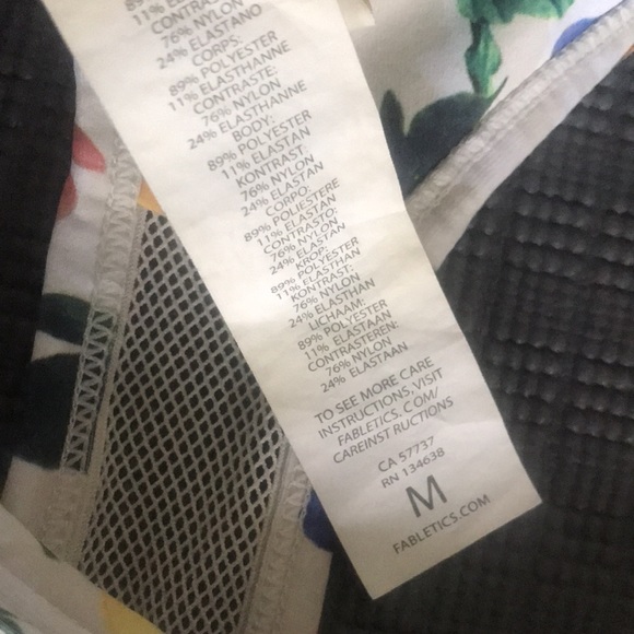 Fabletics Medium crop bra top Tags off - never worn - Picture 5 of 9